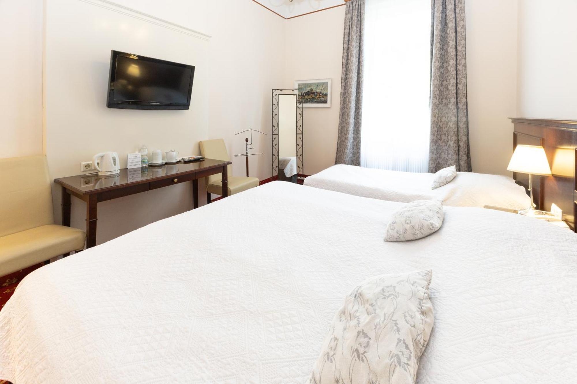 Hotel Viktoria Schoenbrunn Vienna Bilik gambar