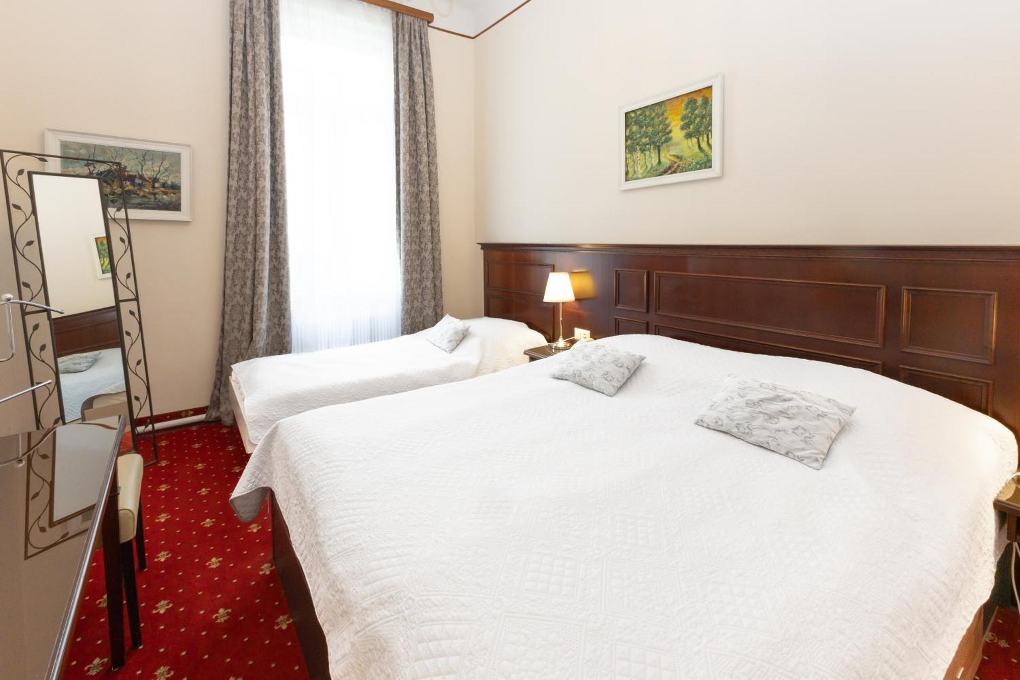 Hotel Viktoria Schoenbrunn Vienna Bilik gambar