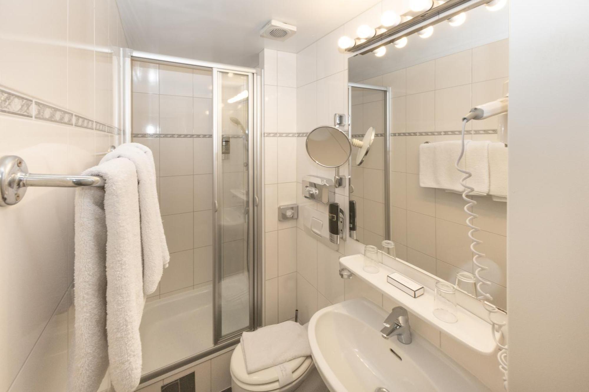 Hotel Viktoria Schoenbrunn Vienna Bilik gambar