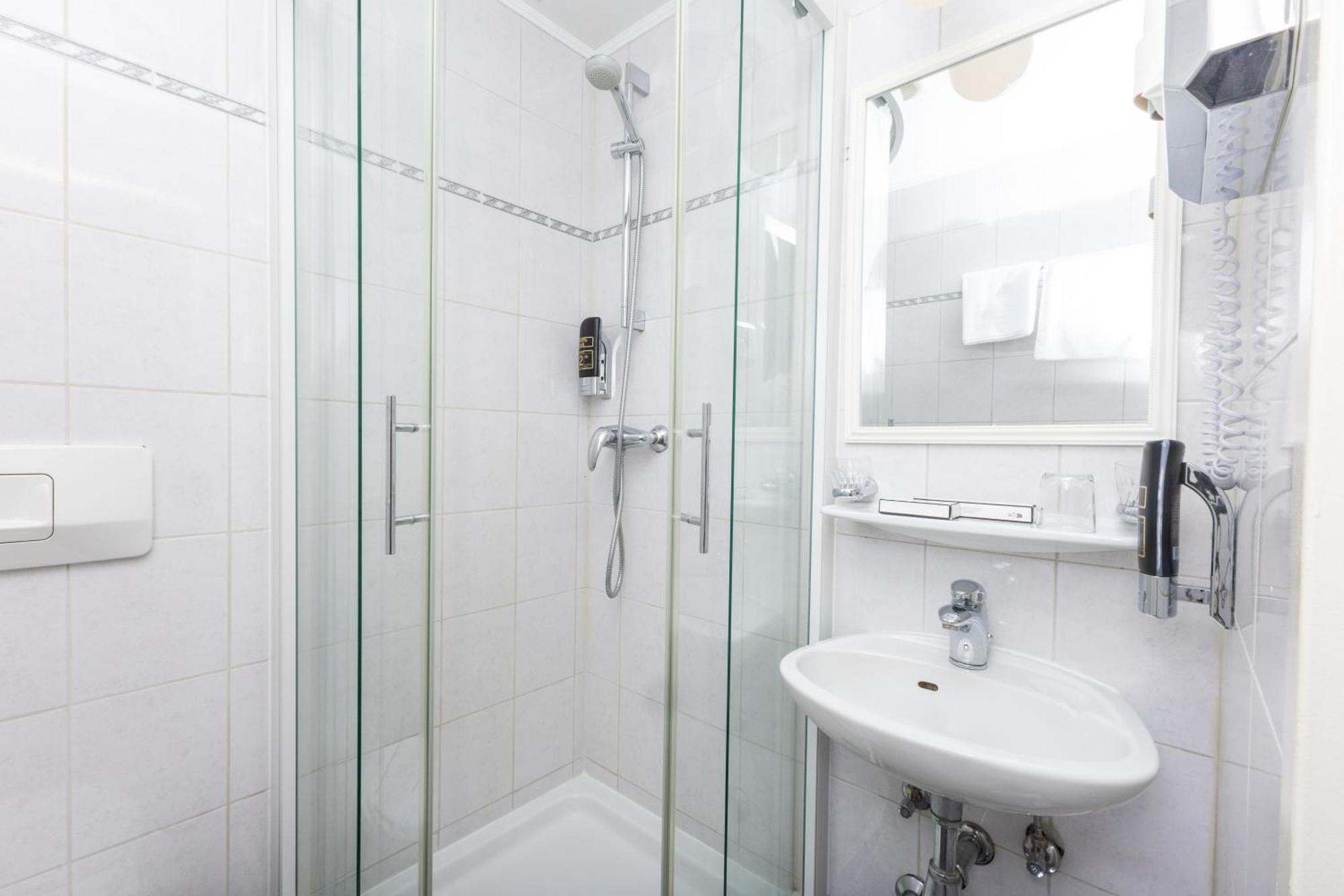 Hotel Viktoria Schoenbrunn Vienna Bilik gambar